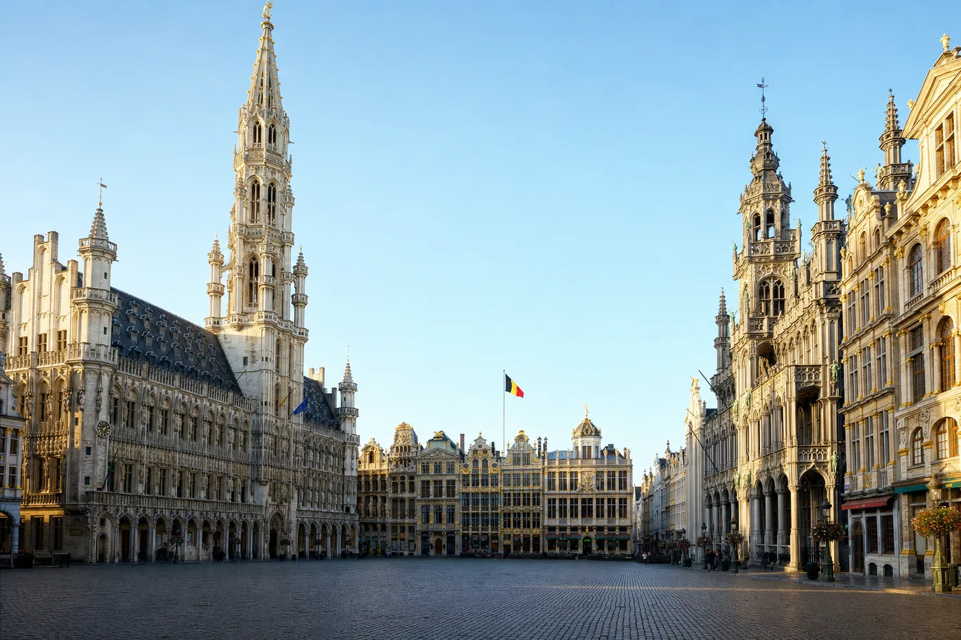 Kjent landemerke i Belgia med landets flagg
