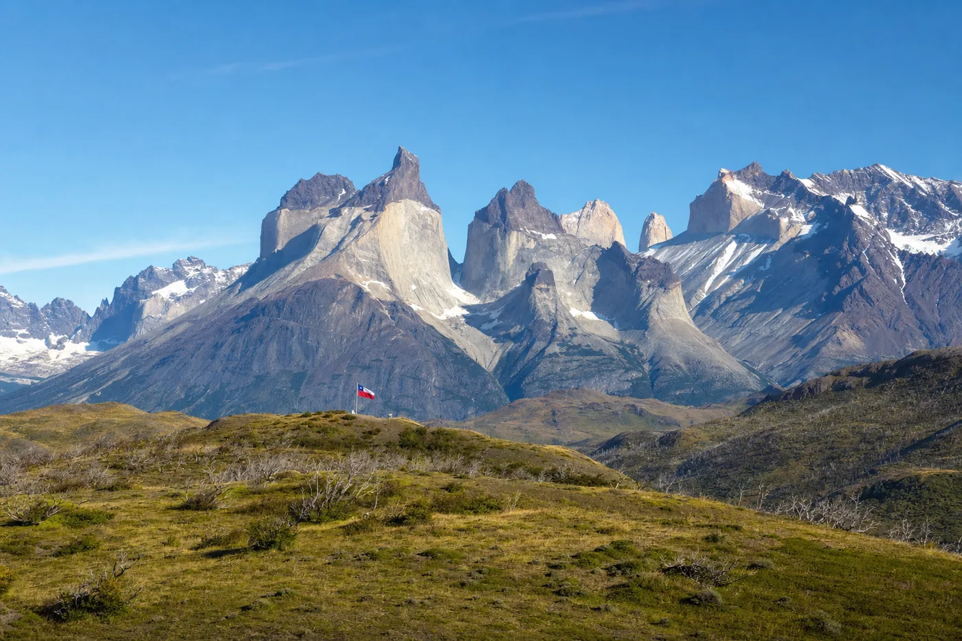 Kjent landemerke i Chile med landets flagg